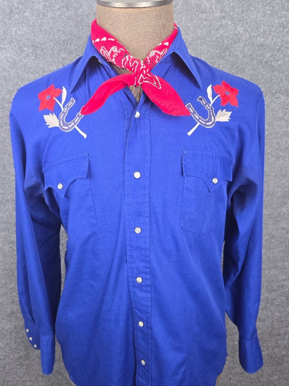 VTG Western Fashions Blue Pearl Snap Shirt Horseshoe Rose Embroidered (Large)